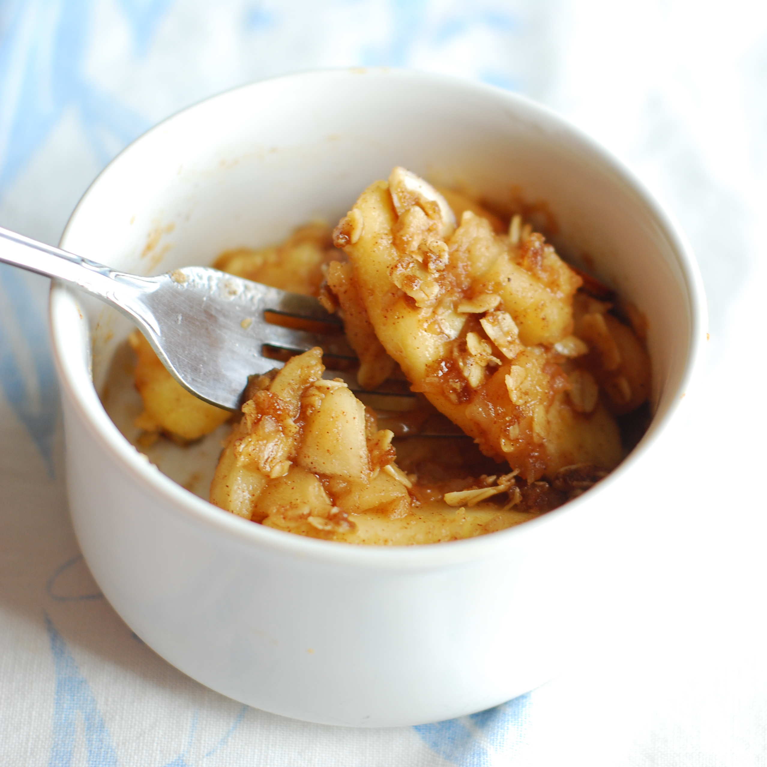 Easy Apple Crisp Recipe - Cook Fast, Eat Well